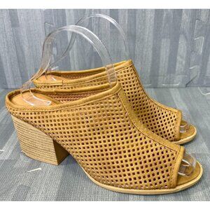 Qupid Perforated Block Heel Mule Sandals Women’s 9 Beige